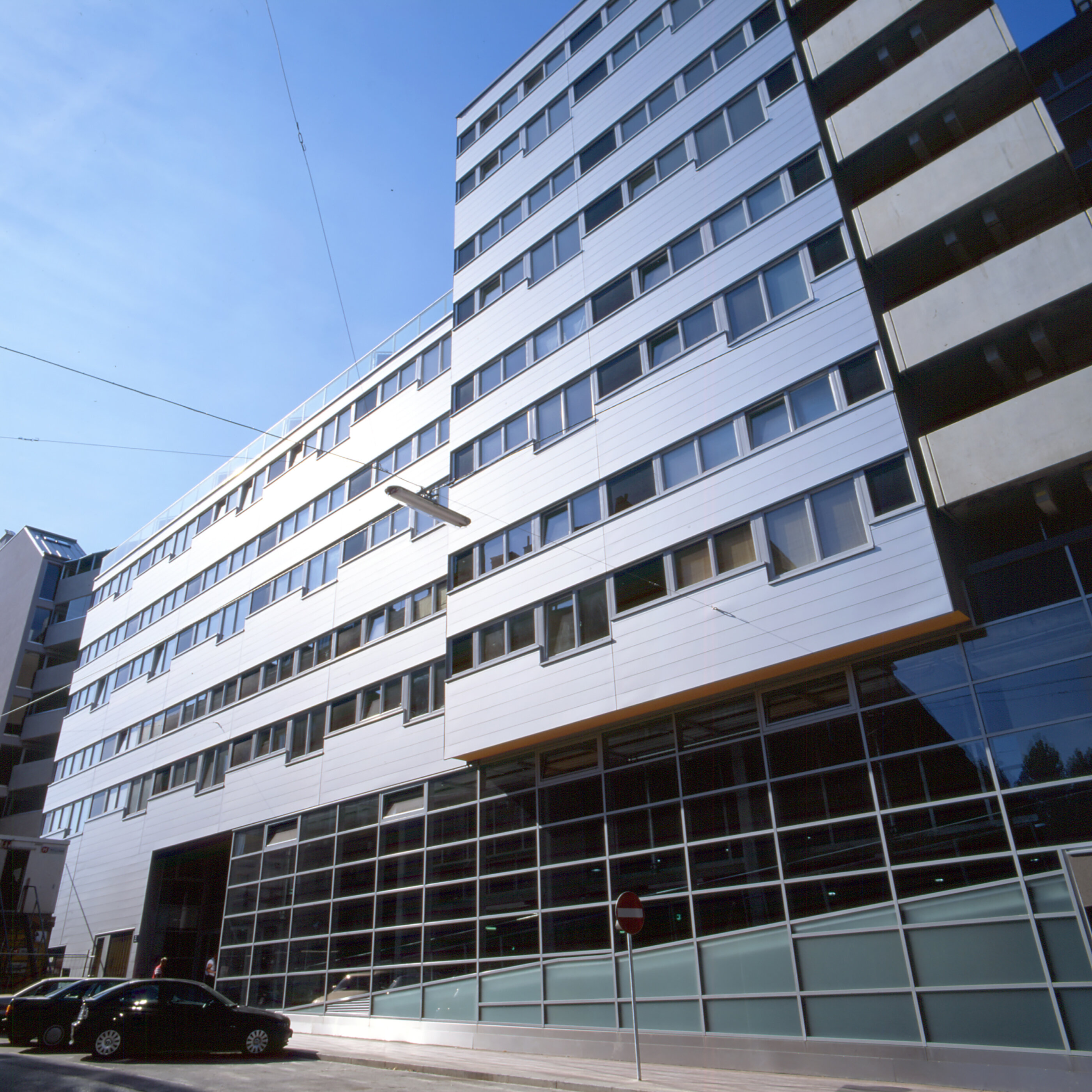 Ansicht Sporthalle in Wohnhaus und Sporthalle Hollgasse / Wien 4
