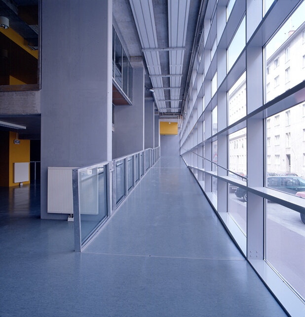Ansicht Sporthalle in Wohnhaus und Sporthalle Hollgasse / Wien 4