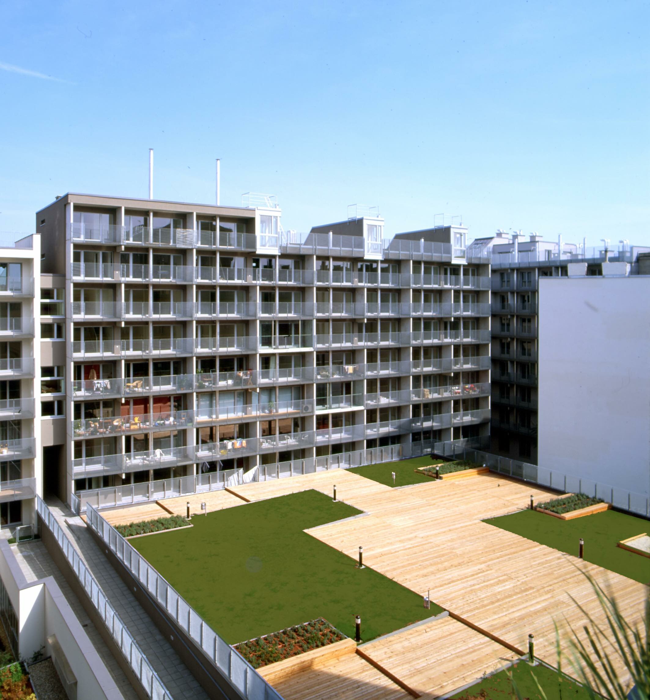 Wohnhaus und Sporthalle Hollgasse.jpg thumbnail